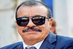 اللواء بن بريك يُعزي بوفاة المناضل محمد علي فارع ومازن السلامي