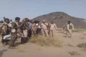  عبد اللطيف السيد وفضل حسن يتفقدان القوات الجنوبية المرابطة في جبال سيود بشقرة