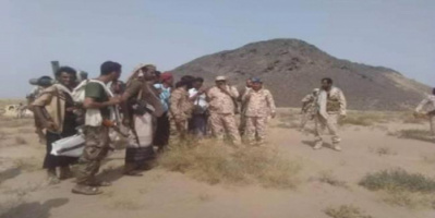  عبد اللطيف السيد وفضل حسن يتفقدان القوات الجنوبية المرابطة في جبال سيود بشقرة