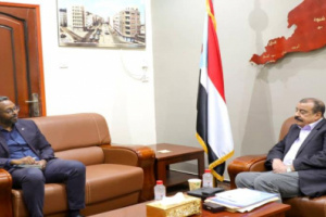   بن بريك يطالب "الصليب الأحمر" بإدانة تجنيد الشرعية للأطفال واقحامهم في معارك أبين