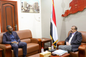 رئيس الإدارة الذاتية للجنوب يلتقي رئيس بعثة الصليب الأحمر