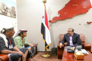 اللواء بن بريك يناقش مع مدير عام المضاربة ورأس العارة ومدير أمنها الأوضاع العامة بالمديرية