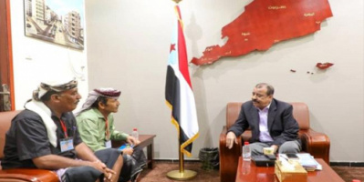 اللواء بن بريك يناقش مع مدير عام المضاربة ورأس العارة ومدير أمنها الأوضاع العامة بالمديرية
