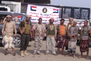 أبناء مكتب اليزيدي بيافع يسيرون قافلة غذائية لدعم المقاتلين في ابين  