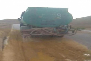 قوات النخبة تنفذ مبادرة خدمية لإصلاح طريق رأس حويرة والادواس