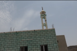 مليشيات الحوثي تستهدف "جامع الرحمن" وتلحق أضرار كبيرة في منارة المسجد بالحديدة
