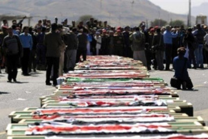 بينهم قيادات بارزة..تشييع 127 قتيلاً حوثيا قضوا في عدة جبهات