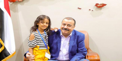  اللواء بن بريك يستقبل الطفلة رحاب علي طالب ضحية الاعتداء الهمجي الحوثي على الضالع