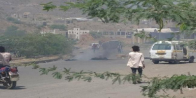 عناصر مسلحة تقطع طريق الضباب في تعز
