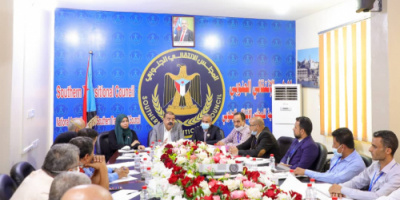 رئيس الإدارة الذاتية للجنوب يرأس الاجتماع الأول للجنة الصحية العُليا