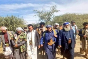  مليشيا الحوثي تطلق صاروخا باليستيا باجتماع حضره الشيخ ياسر العواضي