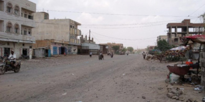 المليشيات تطلق النيران مباشرة نحو المنازل بحيس