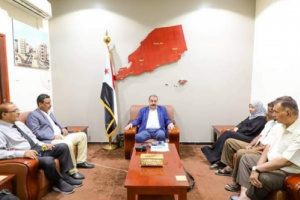 رئيس الإدارة الذاتية للجنوب يلتقي بعدد من أعضاء اللجنة التحضيرية لمنسقية جامعة أبين 