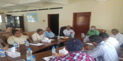 د. باسردة يترأس اجتماعاً للتسجيل والتفتيش والإدارة العامة لحماية البيئة البحرية بمديرية المعلا.