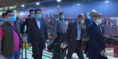 وصول وفد يمني كبير يضم رؤساء كتل برلمانية وقيادات إلى السعودية لبحث تنفيذ اتفاق الرياض