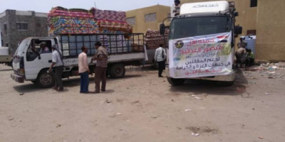 أبناء المفلحي والمنصوري بمكتب الناخبي يرفدون جبهات أبين بقوافل تموينية وغذائية 