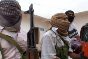  اصابة لقيادي في القاعدة ضمن قوات الشرعية بأبين ونقله لعتق لتلقي العلاج