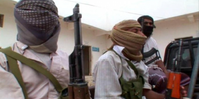  اصابة لقيادي في القاعدة ضمن قوات الشرعية بأبين ونقله لعتق لتلقي العلاج