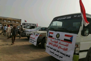 أبناء قبيلة اليزيدي البكري بيافع يرفدون المرابطين في جبهات ابين بقافلة غذائية