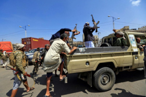 حوثيون فخخوا جثة أحد قتلاهم فاردتهم قتلى 