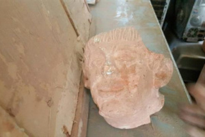 اتهام خبيرين فرنسيين بالاتجار بآثار يمنية منهوبة