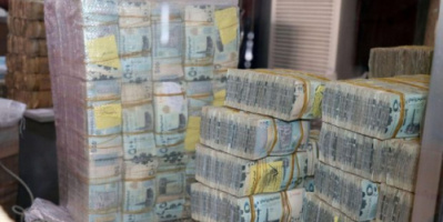 نقل مليارات الريالات اليمنية إلى مقر التحالف العربي بالمكلا
