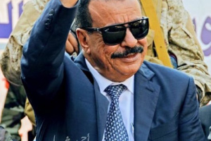 عاجل :اللواء بن بريك يكشف عن السبب الحقيقي التحفظ على حاويات الأموال بالمكلا 