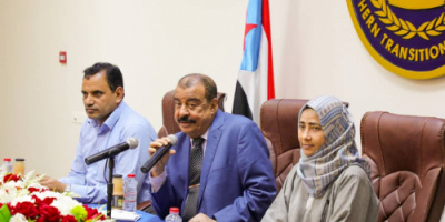 رئيس الإدارة الذاتية يلتقي بعدد من شيوخ القبائل والوجهاء والشخصيات الاجتماعية من وادي وصحراء حضرموت 