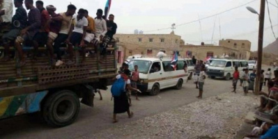 العشرات الحافلات تغادر من مديرية حجر متجهة للمكلا للمشاركة في مليونية الانتقالي يمثلنا