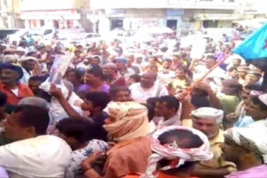  مسيرة جماهيرية حاشدة في لودر رفضا لفساد سلطة أبين وتأييدا للإدارة الذاتية