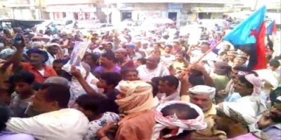  مسيرة جماهيرية حاشدة في لودر رفضا لفساد سلطة أبين وتأييدا للإدارة الذاتية
