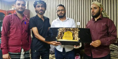 القيادة العامة لألوية المقاومة تكرم طبيباً أنقذ عشرات الجرحى من ابطال القوات الجنوبيه 