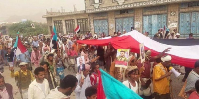 ابين : مسيرة حاشدة في مودية دعماً للانتقالي وتاييداً للادارة الذاتية الجنوبية(صورة) 