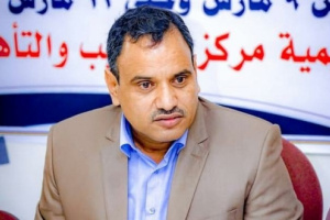 اللواء السقطري يُعزي الأستاذ أحمد حمود الشاوى في وفاه شقيقه