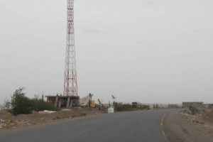 مليشيات الحوثي الارهابية تفتح نيران أسلحتها على القرى السكنية في منطقة الفازة