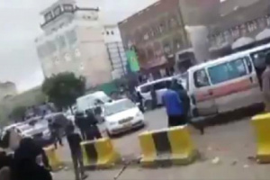 مسلحو المليشيا والزينبيات يعتدين على النساء المتظاهرات بضرب والمطاردة والتهديد