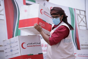 *بدعم من دولة الإمارات "هيئة الهلال الأحمر" توزع مساعدات إنسانية على اهالي مديرية حجر بحضرموت*
