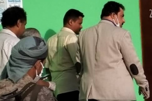 رئيس انتقالي لحج يزور المناضل عبيد ناصر الحوشبي بمستشفى الجمهورية بعدن 