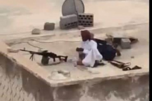 عاجل : الحريزي ينشر فرق قناصة بالقرب من ساحة المليونية بالمهرة(صورة)