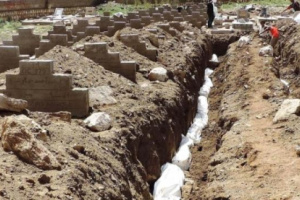  مليشيا الحوثي تدفن 715 جثة..وناشطون يتساءلون عن هويتها 