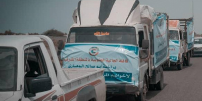 الجالية الجنوبية بالمنطقه الشرقيه برئاسة ابو صالح المعاري تقدم قافلة غذائية لجبهة أبين