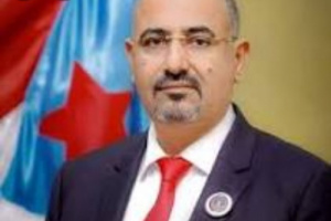 الرئيس عيدروس الزبيدي يطمئن على صحة العميد عبدالله الحوتري أثر تعرضه لوعكة صحية