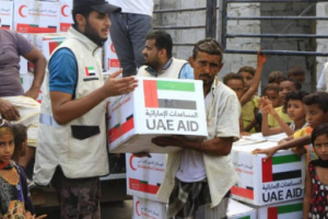 بدعم إماراتي هيئة الهلال الأحمر تدشن توزيع كسوة العيد بالساحل الغربي