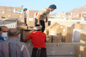 الإمارات تعزز الوضع الصحي بحضرموت بتسليم شحنة مستلزمات طبية للانتقالي