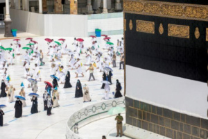 الحجاج يقفون اليوم في عرفات بعد نجاح خطط التصعيد وسط منظومة أمنية وتدابير صحية صارمة 