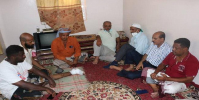 وفد انتقالي حضرموت يطمئن على الحالة الصحية للمناضل حسين البيض
