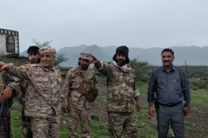 قيادة المحور تزور المرابطين في جبهات القتال لتقديم التهاني العيدية