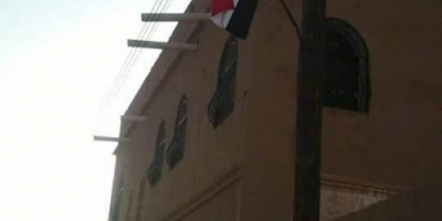 شاهد .. منطقة مدودة بسيئون ترفع الإعلام الجنوبية وصور شهداء الواجب