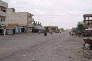 جرائم وانتهاكات الحوثي في ثالث أيام العيد.. مليشيات الحوثي تطلق نيران أسلحتها على منازل المدنيين في مدينة حيس