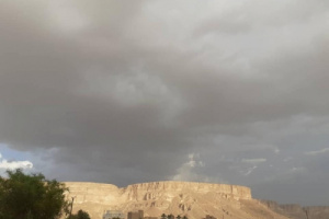 هطول أمطار على عدة مناطق في حضرموت 